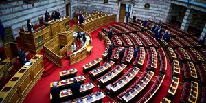 Ενός λεπτού σιγή στη Βουλή για τα Ίμια