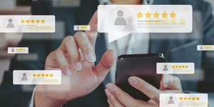 Αν μια κριτική εστιατορίου σάς φαίνεται υπερβολική... τότε μάλλον είναι ψεύτικη / Shutterstock