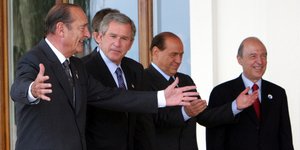 Σημίτης με Σιράκ, Μπους και Μπερλουσκόνι