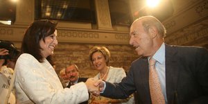 Σημίτης και Διαμαντοπούλου σε χειραψία