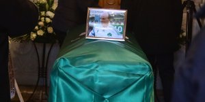 Ο Μίμης Δομάζος λαικό προσκύνημα