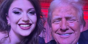 Η Ελληνίδα τραγουδίστρια Angelina Alexon με τον εκλεγμένο Αμερικανό πρόεδρο, Ντόναλντ Τραμπ