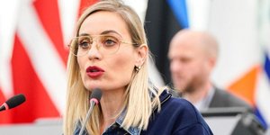 Η Ελεονώρα Μελέτη στο βήμα του Ευρωκοινοβουλίου