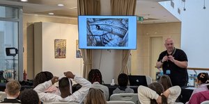 Ανοιξε ο κύκλος των εκπαιδευτικών εργαστηρίων τέχνης «ΒιωμAttica, που διοργανώνει η Περιφέρεια Αττικής 