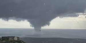 υδροστρόβιλος σχηματίστηκε στη Φολέγανδρο