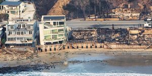 Μετά το πέρασμα της φονικής πυρκαγιάς στο Λος Αντελες