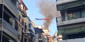 Φωτιά σε πολυκατοικία στη Θεσσαλονίκη