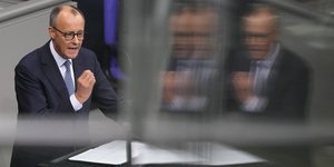 Ο επικεφαλής της CDU, Φρίντριχ Μερτς στο βήμα της Μπούντεσταγκ