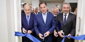 Ο Ά. Γεωργιάδης εγκαινίασε νέο γραμμικό επιταχυντή στον Άγιο Σάββα