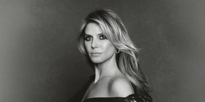 Η Χάιντι Κλουμ θαυμάζει το γιο της στην πασαρέλα