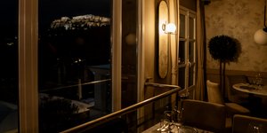 Το Hill Athens στο Θησείο με θέα την Ακρόπολη