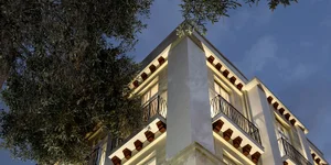 πρόσοψη νεοκλασικού κτιρίου Θεσσαλονίκη Ηipsters hotel