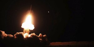 Εκτόξευση πυραύλου στη διάρκεια άσκησης στο Ιράν