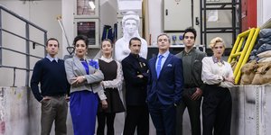 ηθοποιοι πλαι σε καρυατιδα