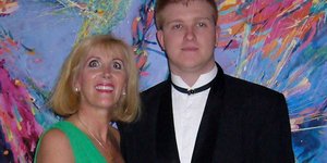 Ο 32χρονος Ρόρι Κάλουμ Σάικς με τη μητέρα του 