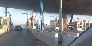 Αυτοκίνητο καίγεται στα διόδια Θηβών