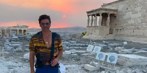Ο Τζον Στάμος στην Ακρόπολη