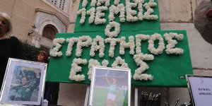 Από το λαϊκό προσκύνημα στην Μητρόπολη Αθηνών