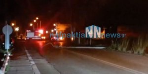 Μεθυσμένος οδηγός στην Ναύπακτο έπεσε με το ΙΧ του πάνω σε κολώνες φωτισμού