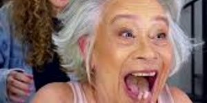 Κομμώτρια κάνει τις πιο εντυπωσιακές αλλαγές στα μαλλιά -Οι αντιδράσεις των πελατών γίνονται viral