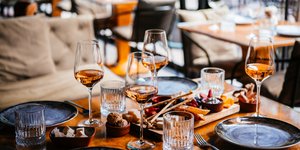 ροζε κρασια τραπεζια 