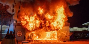 Φωτιά σε κιόσκι έξω από το γήπεδο της Μάντσεστερ Σίτι