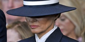 Η Μελάνια Τραμπ με το iconic καπέλο