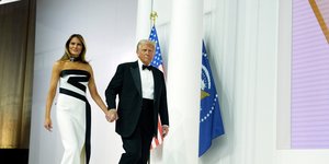 Το φόρεμα της Μελάνια Τραμπ στον πρώτο χορό