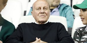 Ο Μίμης Δομάζος παρακολουθεί τον αγαπημένο του Παναθηναϊκό