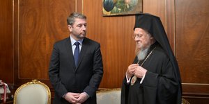 Ο πρόεδρος του ΠΑΣΟΚ- Κινήματος Αλλαγής, Νίκος Ανδρουλάκης με τον Οικουμενικό Πατριάρχη Βαρθολομαίο