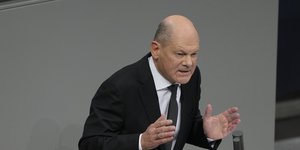 Ο Ολαφ Σολτς μιλάει στη Βουλή