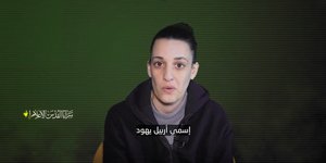Γάζα: Ο Ισλαμικός Τζιχάντ έδωσε στη δημοσιότητα βίντεο με μια από τις ομήρους που θα απελευθερωθούν την Πέμπτη