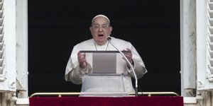 Πάπας Φραγκίσκος σε παραθυρο