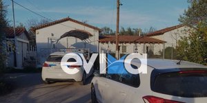 Περιπολικό σε σπίτι στην Εύβοια