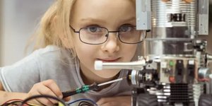 Παιδιά-θαύματα: Μια ευλογημένη ή μια καταπιεσμένη ζωή; / Shutterstock