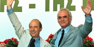 Σημίτης και Τσοχατζόπουλος στο συνέδριο του ΠΑΣΟΚ το 1999