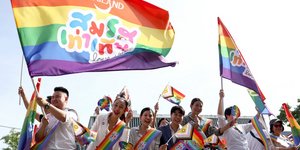 Οι βουδιστικές πεποιθήσεις, τις οποίες ακολουθεί πάνω από το 90% των Ταϊλανδών, δεν απαγορεύουν τον τρόπο ζωής των ΛΟΑΤΚΙ+ / Shutterstock