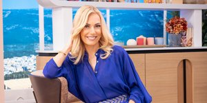 Η Τίνα Μεσσαροπούλου αποκαλύπτει τον παρουσιαστή-έκπληξη της χρονιάς -«Ήταν το outsider που τελικά τα πήγε πολύ καλά»