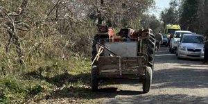 Τρακτέρ και ασθενοφόρο