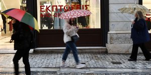 τρεις με ομπρελα
