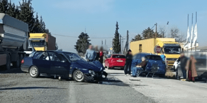 Σύγκρουση ΙΧ με λεωφορείο στη Λάρισα