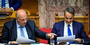 Τσιάρας και Μητσοτάκης στη Βουλή