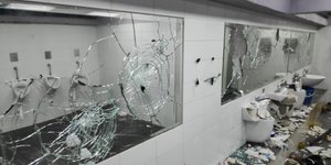 Βανδαλίστηκαν οι δημόσιες τουαλέτες στη Νέα Παραλία