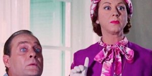 Το ξεκαρδιστικό χειροφίλημα του Αυλωνίτη στην Αρώνη μετά την καζούρα του Κωνσταντάρα