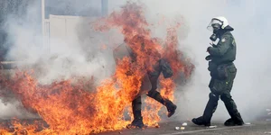 Επεισόδια στο Σύνταγμα μετά το συλλαλητήριο στα Τέμπη 