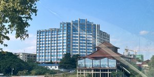 Μια πόλη χτισμένη πάνω σε διαδοχικές απάτες, που φιλοξενεί ένα επικερδές αλλά και θανατηφόρο δίκτυο ξεπλύματος χρήματος και εμπορίας ανθρώπων / WIKIPEDIA