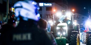 Κινητοποίηση αγροτών με τρακτέρ στη Θεσσαλονίκη σταμάτησε η Αστυνομία