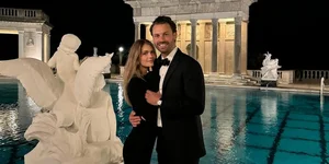 Η Αμαλία Κωστοπούλου με τον μέλλοντα σύζυγό της