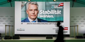 Γιγαντοοθόνη με την εικόνα του Αυστριακού καγκελάριου Καρλ Νεχάμερ