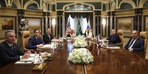 Σε εξέλιξη οι συνομιλίες στο Ριάντ